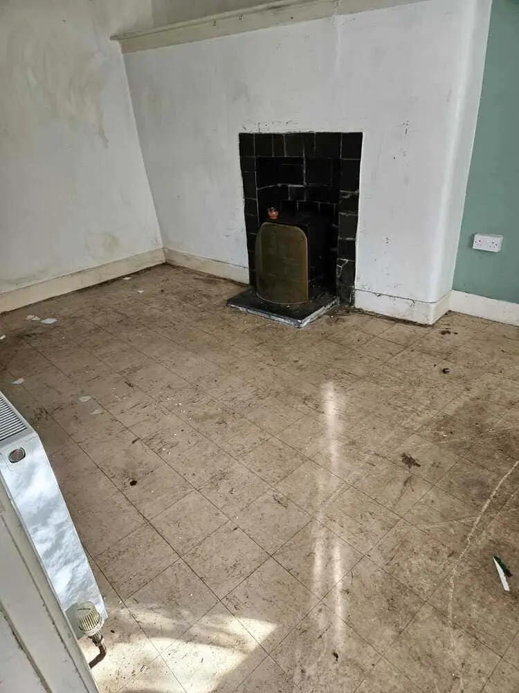 After house clearance in Pool